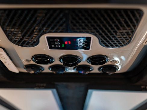 Used 2024 Mercedes-Benz Sprinter 2500 image 41