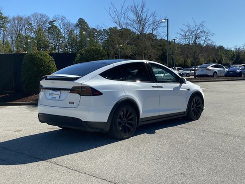 Used 2022 Tesla Model X Plaid image 3