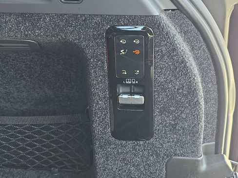 Certified 2024 Land Rover Range Rover Long Wheelbase Autobiography AWD/4WD image 18