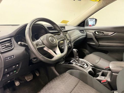 Used 2018 Nissan Rogue SV image 13