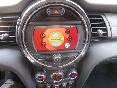 Used 2019 MINI Cooper 4-Door Hardtop w/ Signature Upholstery Package FWD image 17