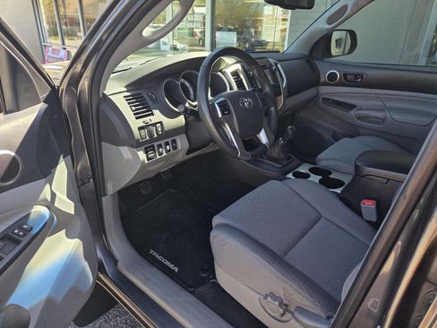 Used 2013 Toyota Tacoma 4x4 Double Cab w/ TRD Sport Pkg image 9