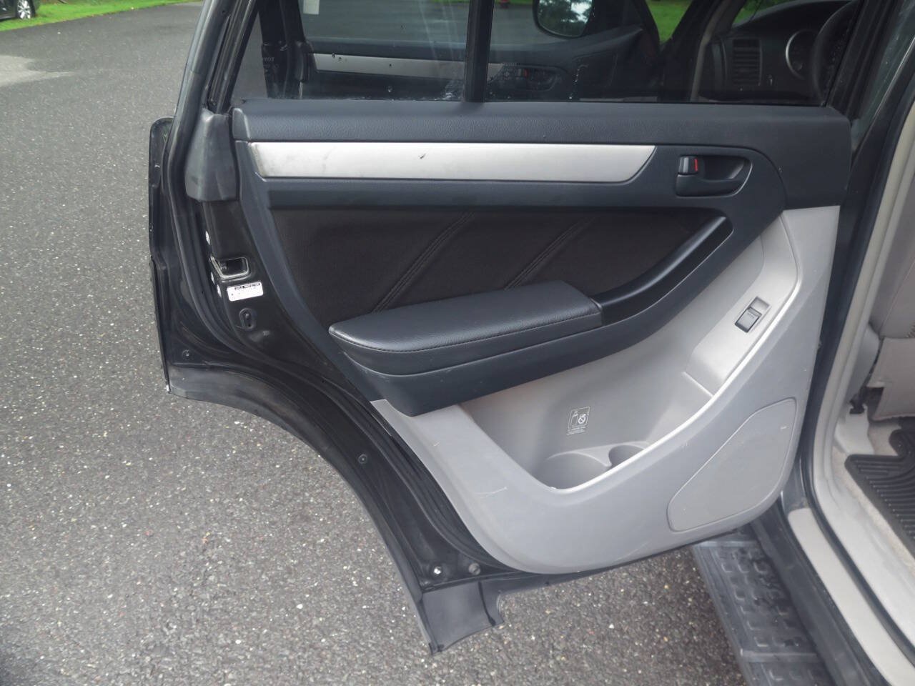 Used 2007 Toyota 4Runner SR5 AWD/4WD image 24