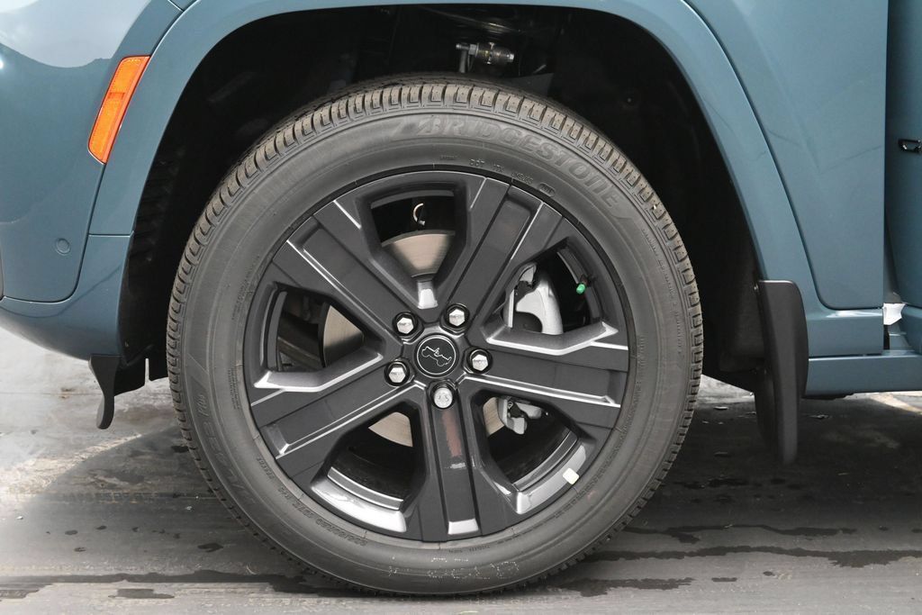 New 2027 Jeep Grand Cherokee Limited AWD/4WD image 32