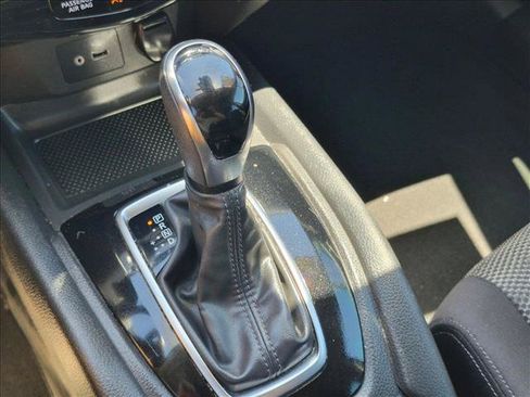 Used 2020 Nissan Rogue Sport SV FWD image 17