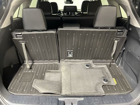 Used 2024 Toyota Highlander XLE AWD/4WD image 26