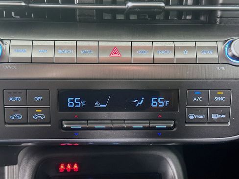 Used 2025 Hyundai Kona SEL image 24