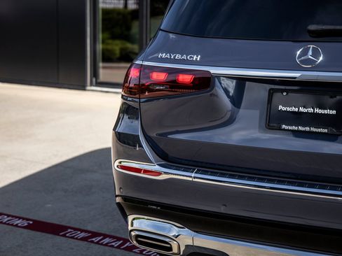 Used 2024 Mercedes-Benz Maybach GLS 600 4MATIC image 11