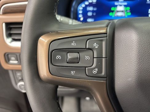 Used 2024 Chevrolet Suburban High Country AWD/4WD image 16