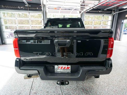 Used 2025 Toyota Tacoma TRD Off-Road image 3