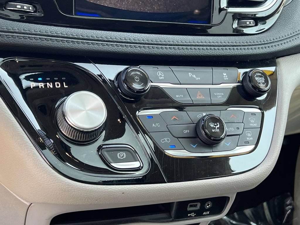 Used 2019 Chrysler Pacifica Limited FWD image 24
