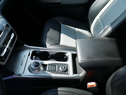 Used 2023 Ford Explorer XLT w/ Equipment Group 202A AWD/4WD image 25