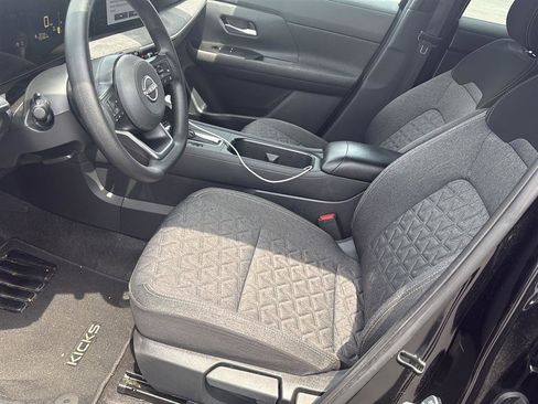 Used 2025 Nissan Kicks SV FWD image 11