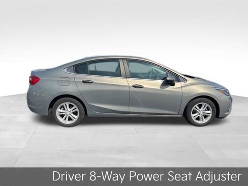 Used 2017 Chevrolet Cruze LT w/ Convenience Package image 8