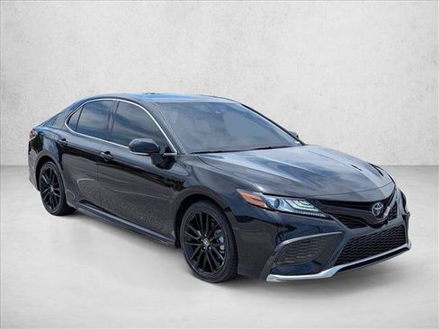 Used 2023 Toyota Camry XSE FWD image 3