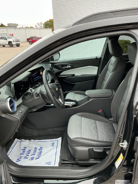Used 2024 Chevrolet Trax LT w/ LT Convenience Package FWD image 13