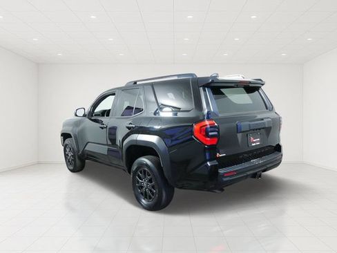 Used 2025 Toyota 4Runner SR5 AWD/4WD image 5