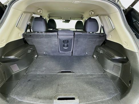 Used 2019 Nissan Rogue SV image 24