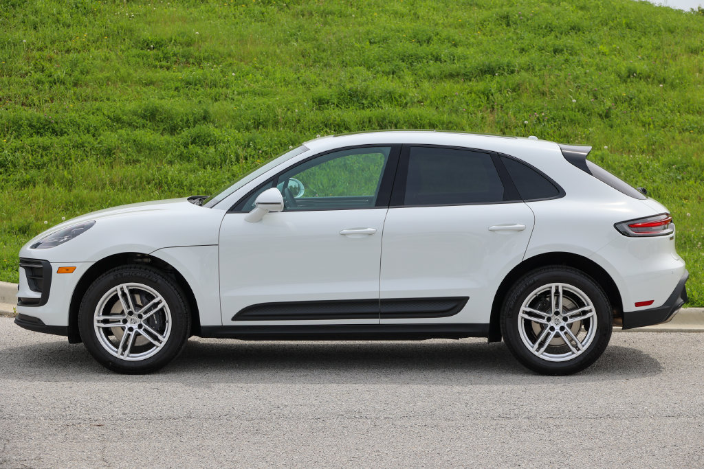 Certified 2026 Porsche Macan AWD/4WD image 3