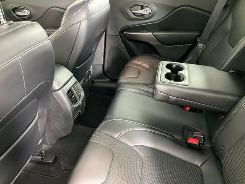 Used 2019 Jeep Cherokee Limited image 11