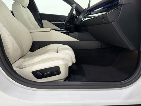 Used 2026 BMW 530i xDrive w/ Premium Package AWD/4WD image 20
