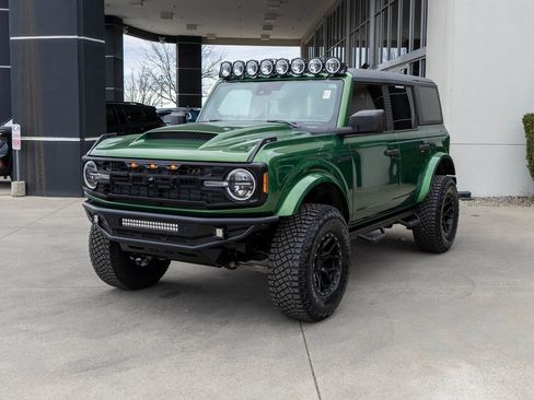 Used 2022 Ford Bronco Black Diamond image 3