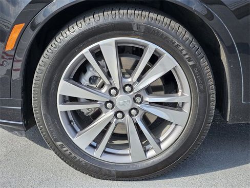 Used 2021 Cadillac XT6 Premium Luxury image 10