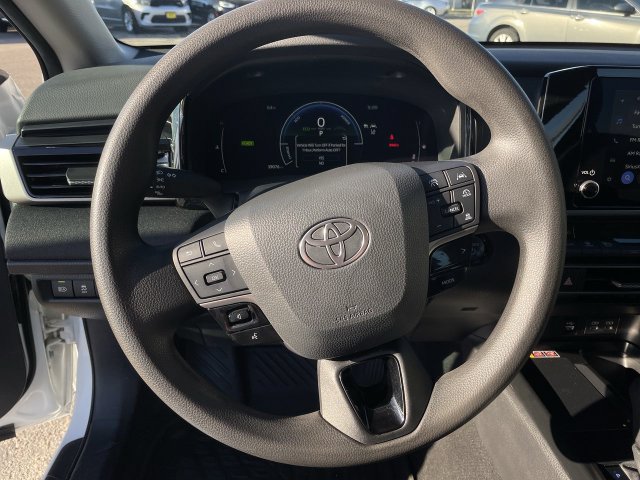 Used 2025 Toyota Camry LE AWD/4WD image 16