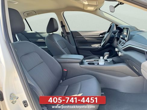 Used 2025 Nissan Altima 2.5 SV FWD image 32