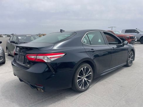 Used 2020 Toyota Camry SE w/ Convenience Package FWD image 2