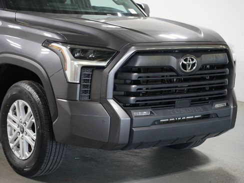 Used 2022 Toyota Tundra SR5 w/ SR5 Premium Package image 4