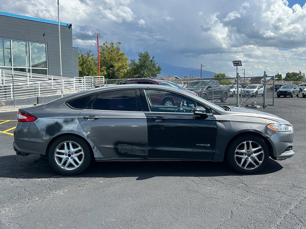 Used 2013 Ford Fusion SE FWD image 2