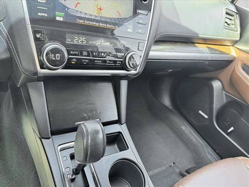 Used 2019 Subaru Outback 3.6R Touring AWD/4WD image 16