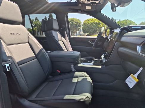 New 2026 GMC Yukon Denali w/ Denali Reserve Package AWD/4WD image 29