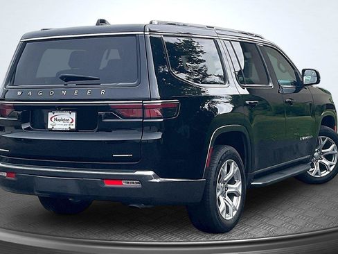 Used 2022 Jeep Wagoneer Series II AWD/4WD image 2
