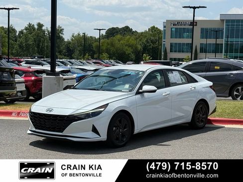 Used 2023 Hyundai Elantra SEL FWD image 3