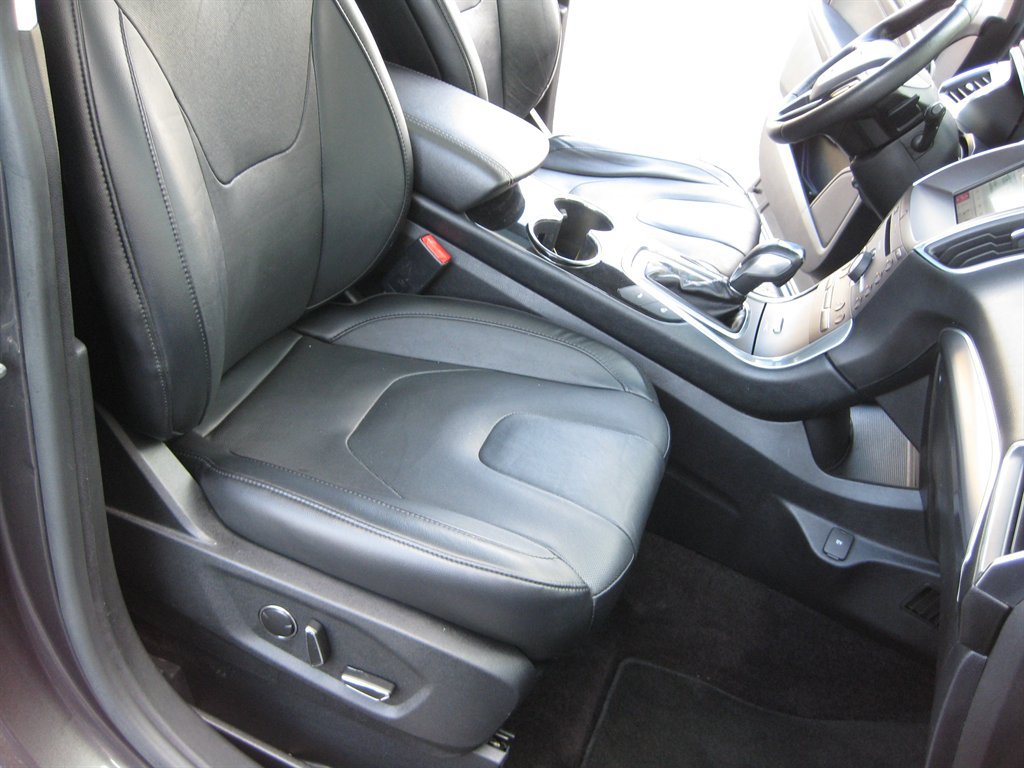Used 2016 Ford Edge Titanium w/ Equipment Group 302A AWD/4WD image 37