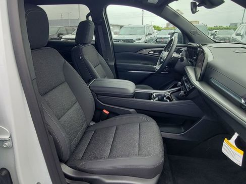 Used 2025 Chevrolet Traverse LT w/ Enhanced Driving Package image 28