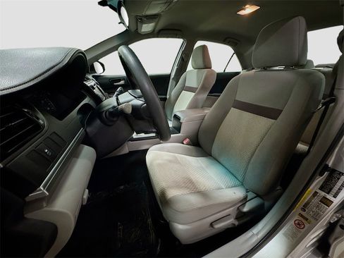 Used 2012 Toyota Camry LE image 22