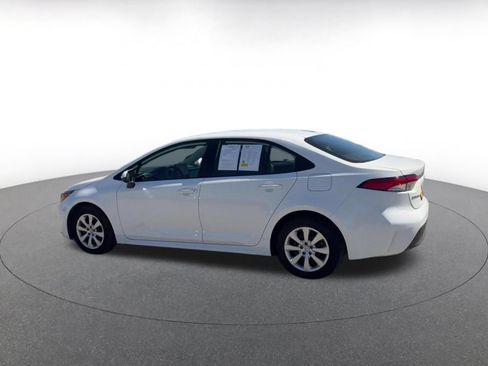 Used 2025 Toyota Corolla LE FWD image 9