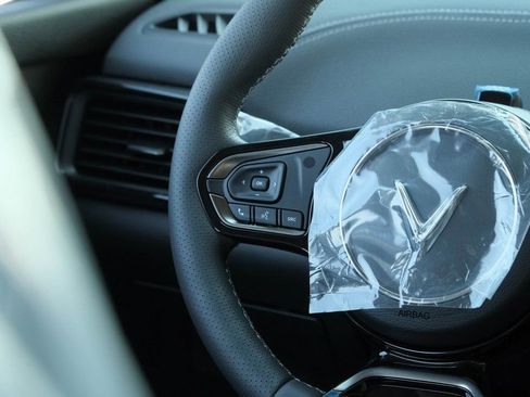 New 2025 VinFast VF 8 Eco AWD/4WD image 12