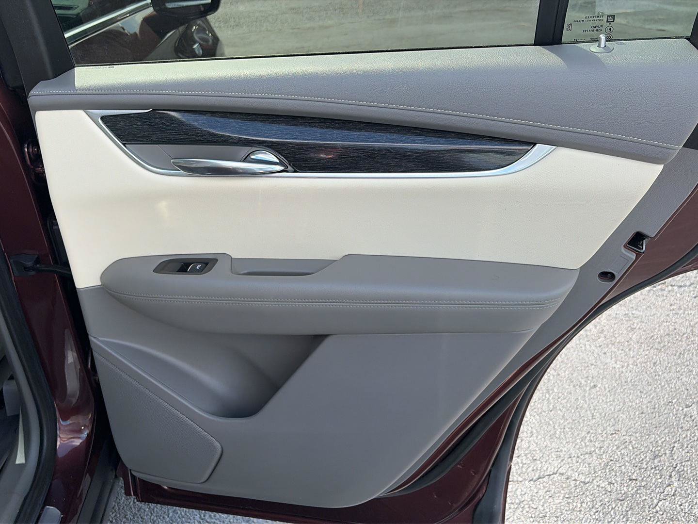 Used 2022 Cadillac XT6 Premium Luxury w/ LPO, Floor Liner Package AWD/4WD image 21