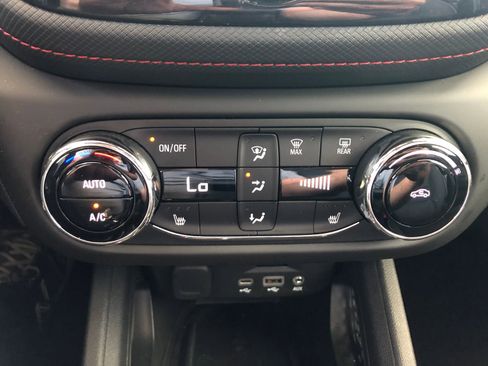 Used 2023 Chevrolet TrailBlazer RS w/ Technology Package FWD image 28