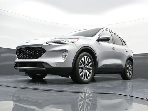 Used 2020 Ford Escape Titanium image 23