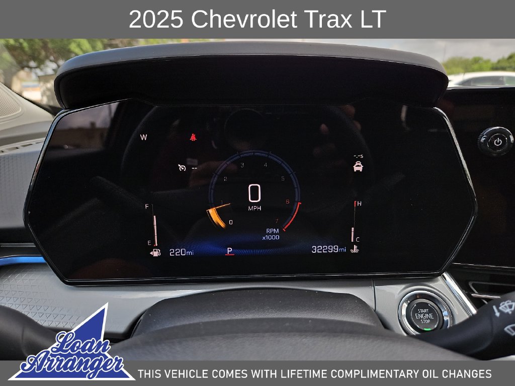 Used 2025 Chevrolet Trax LT FWD image 26