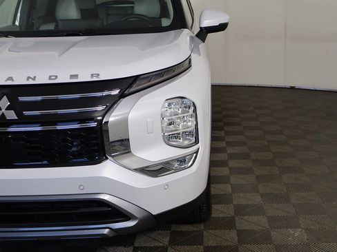 New 2025 Mitsubishi Outlander SE image 16