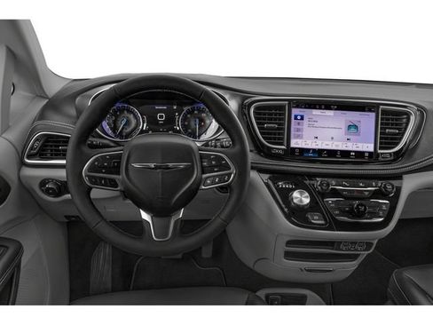 Used 2024 Chrysler Pacifica Touring-L FWD image 4