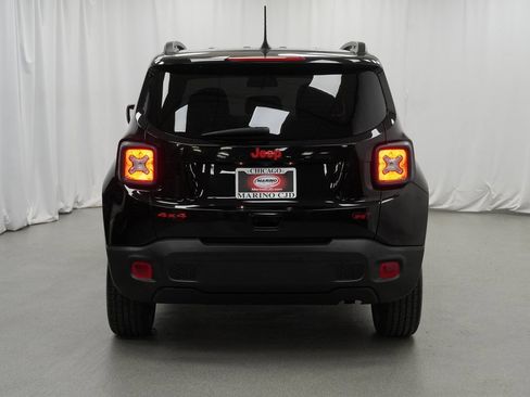 Certified 2023 Jeep Renegade Latitude image 11