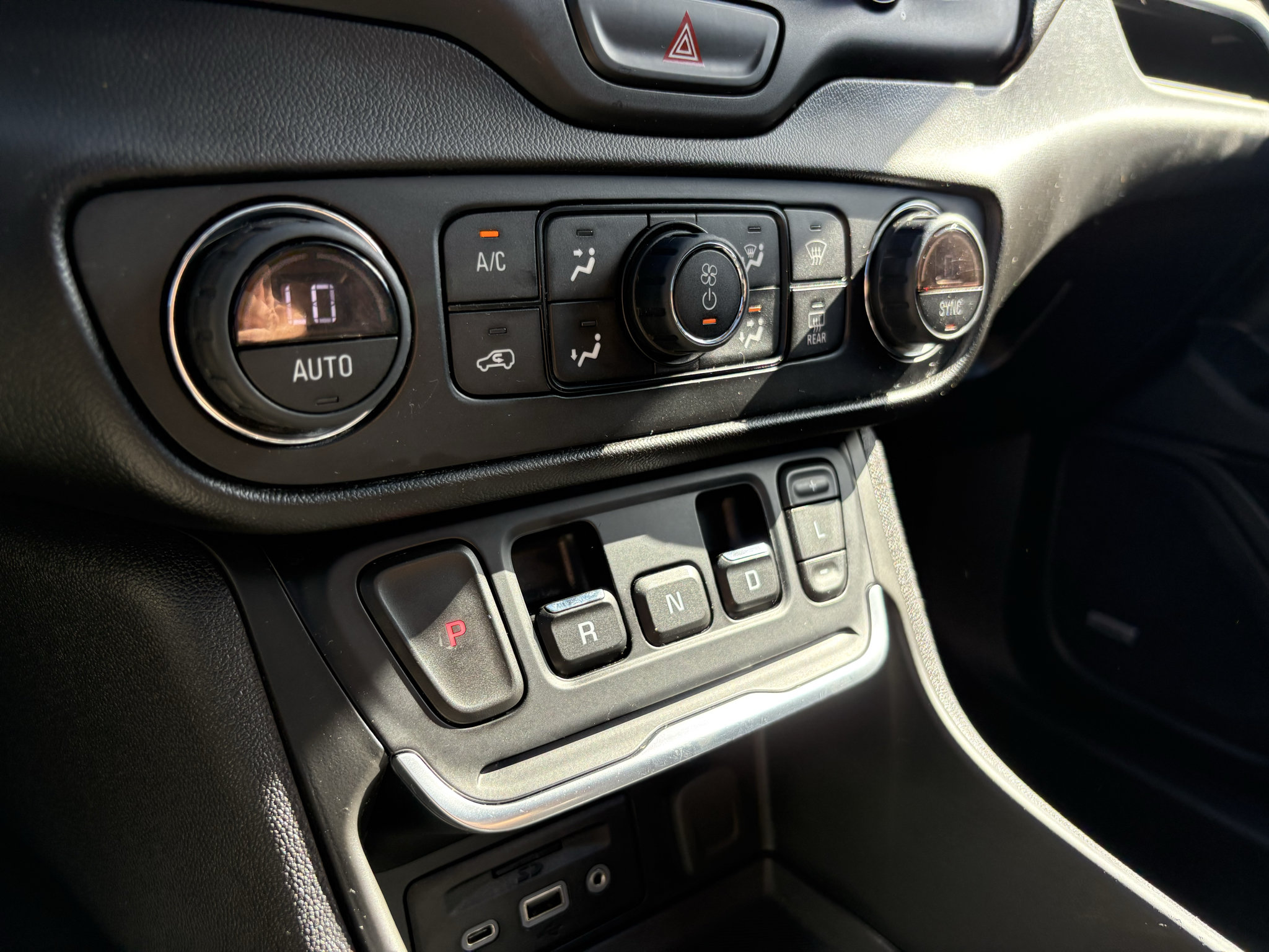 Used 2019 GMC Terrain SLT w/ Infotainment Package II AWD/4WD image 33