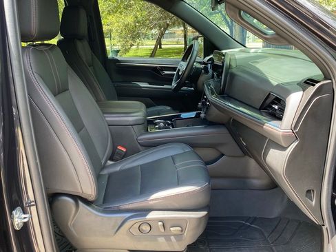Used 2025 Chevrolet Suburban RST RWD image 15